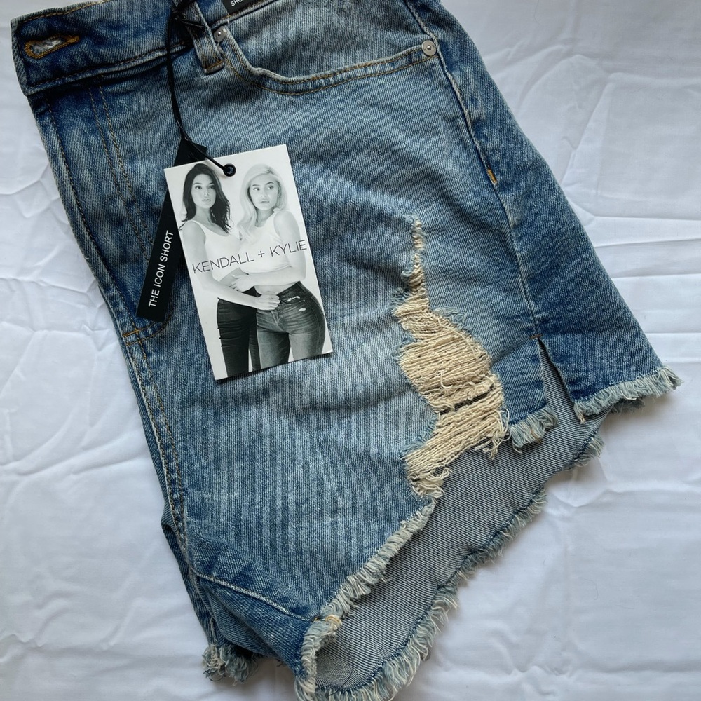 Kendall and Kylie The Icon Short Size 13!